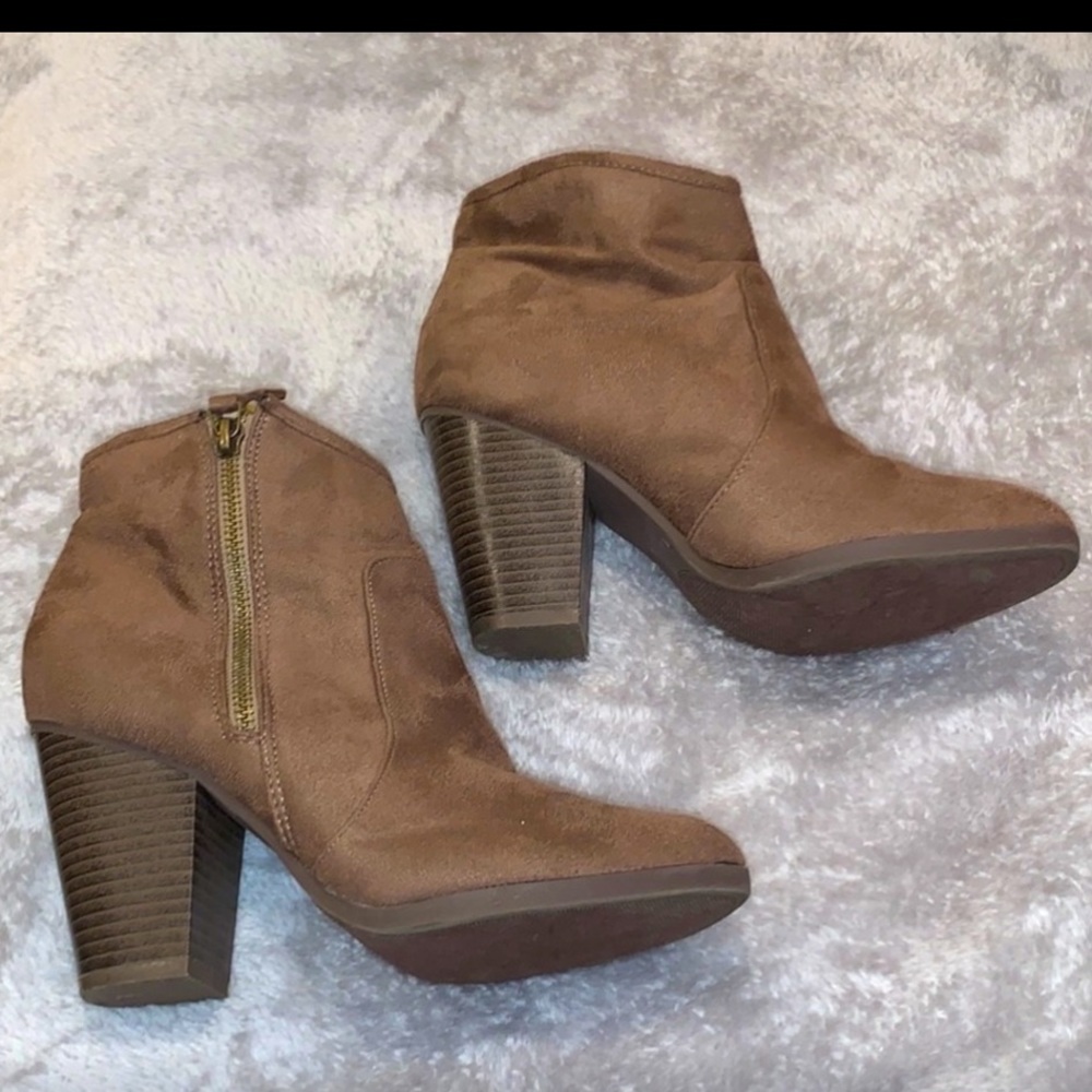 Tan Booties, suede, size 7 1/2